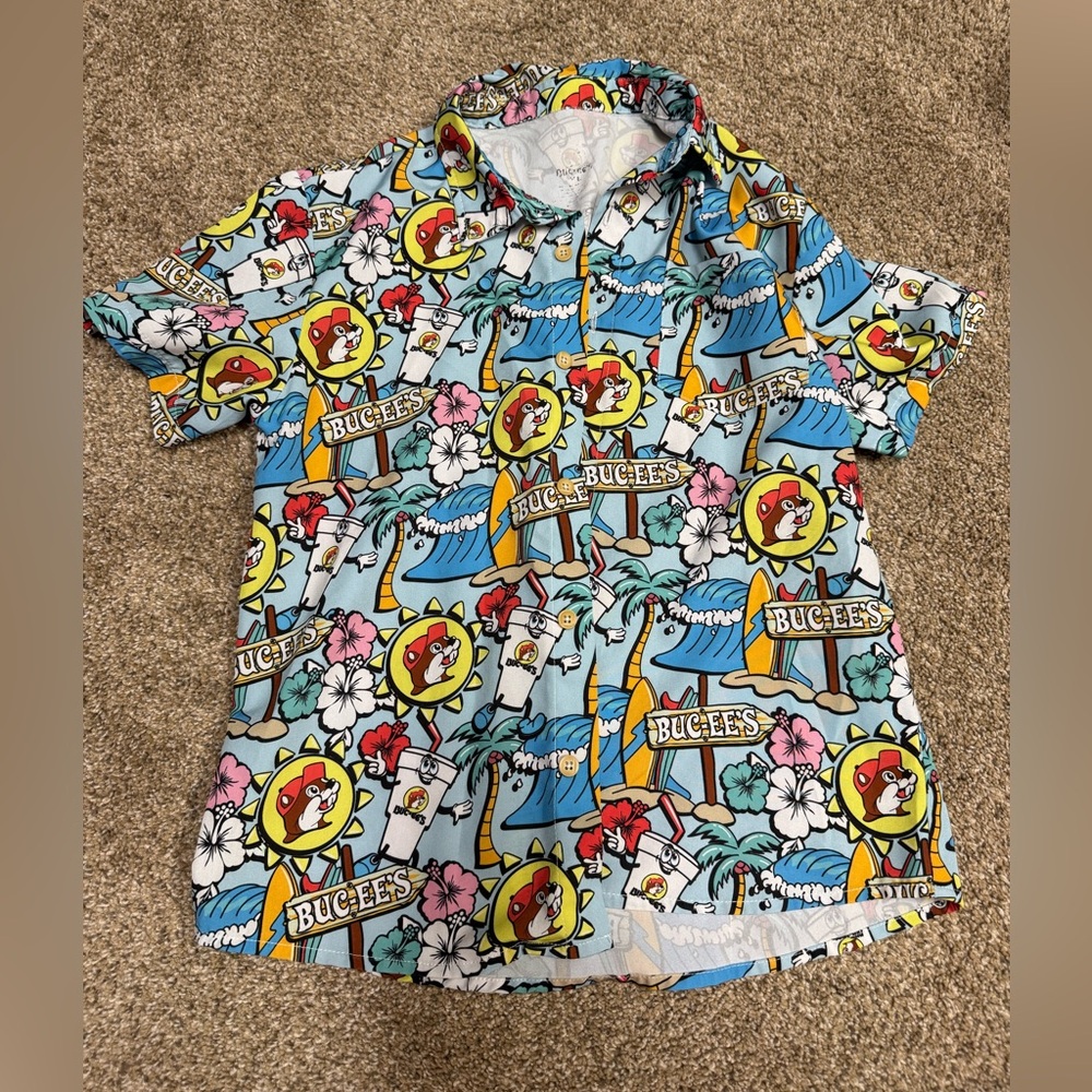 Buc-ee’s youth large button down summer shirt